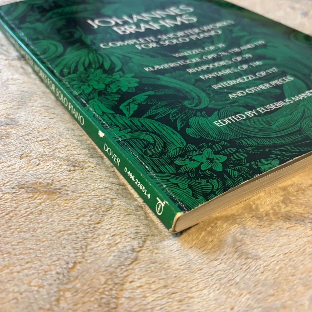 Johannes Brahms – Complete Shorter Works for Solo Piano | Dover Music | Softcove